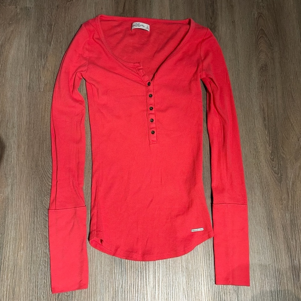 2010s women’s Abercrombie & Fitch pink long sleeve top